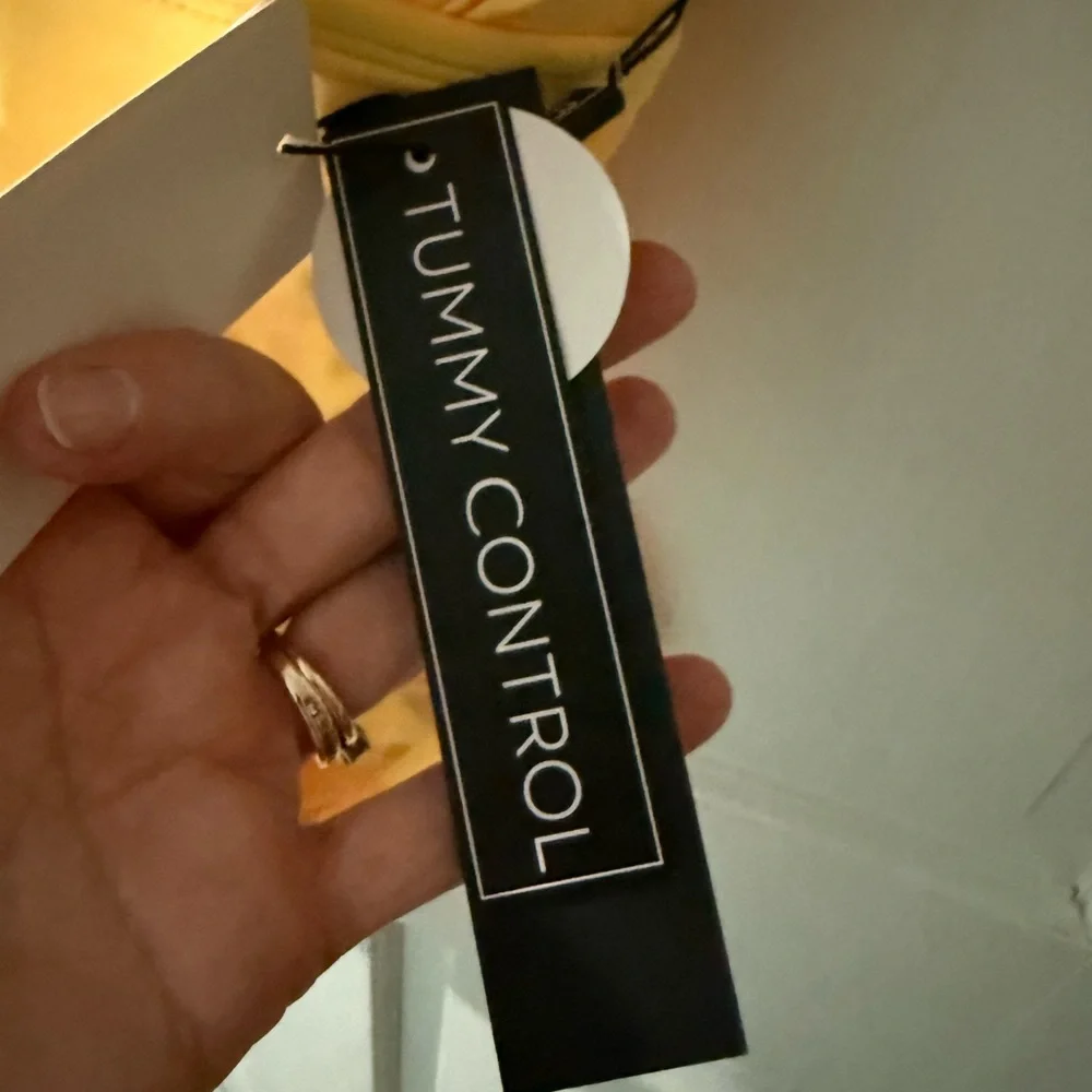 La Blanca One Piece Swimsuit in Pineapple Yellow - BNWT - Size 8 - Picture 3 of 12